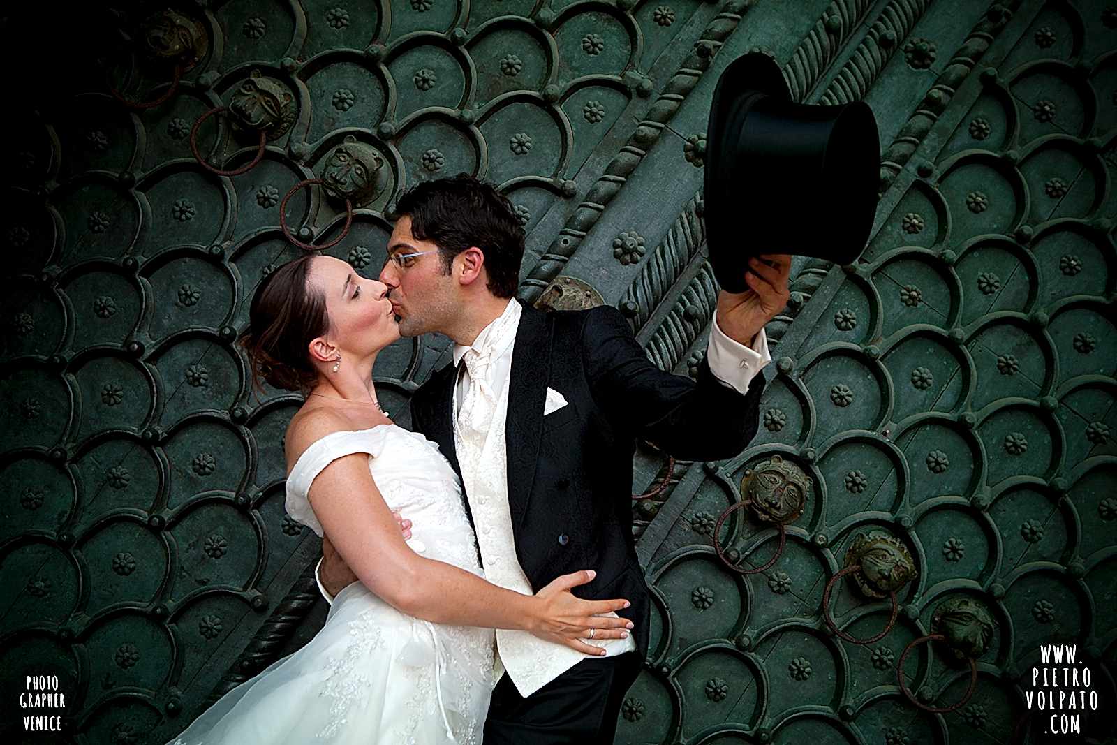 venezia fotografo matrimoni per sposi in viaggio di nozze fotografie passeggiata luna di miele