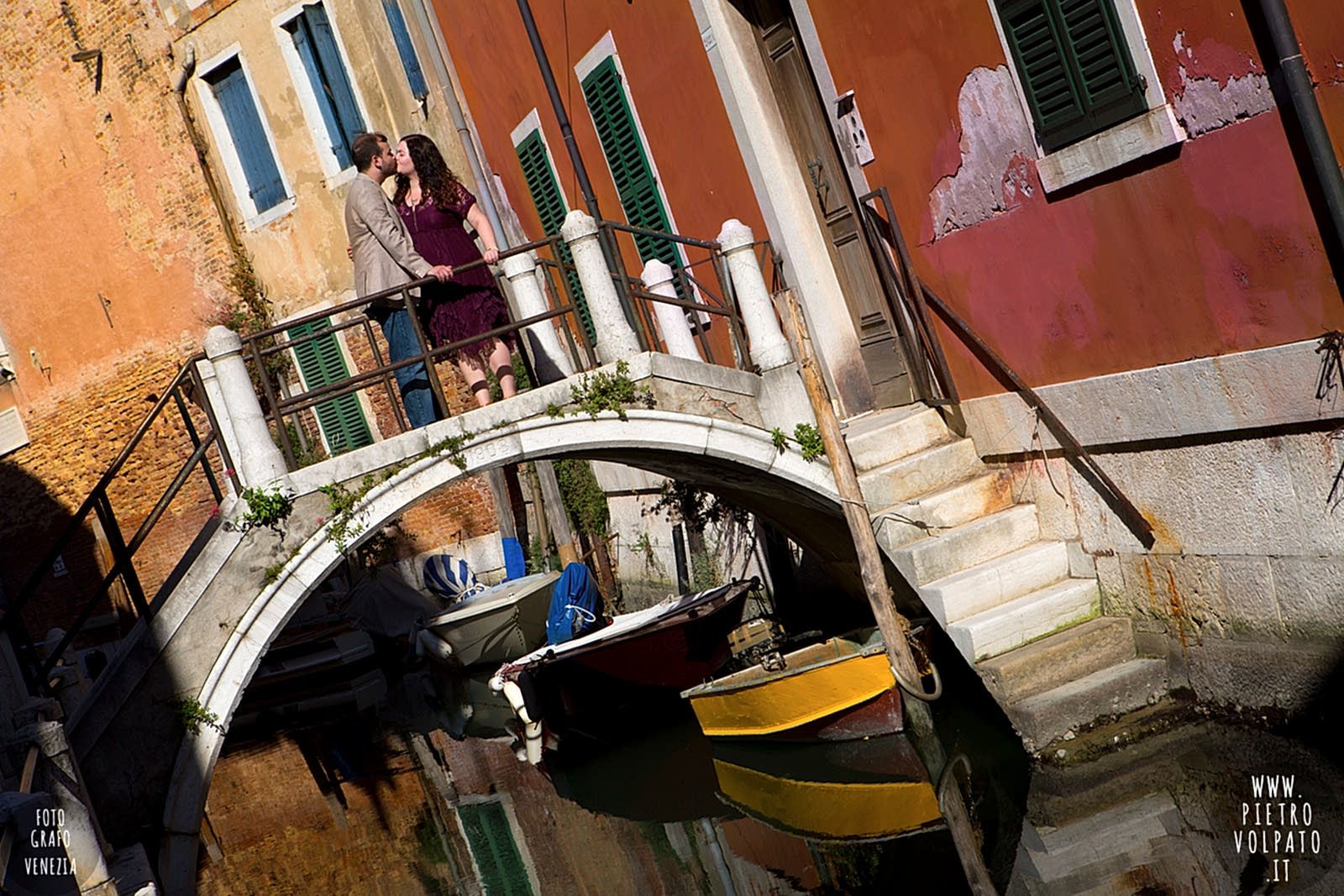 servizio fotografico con fotografo professionista per coppia in vacanza romantica a Venezia