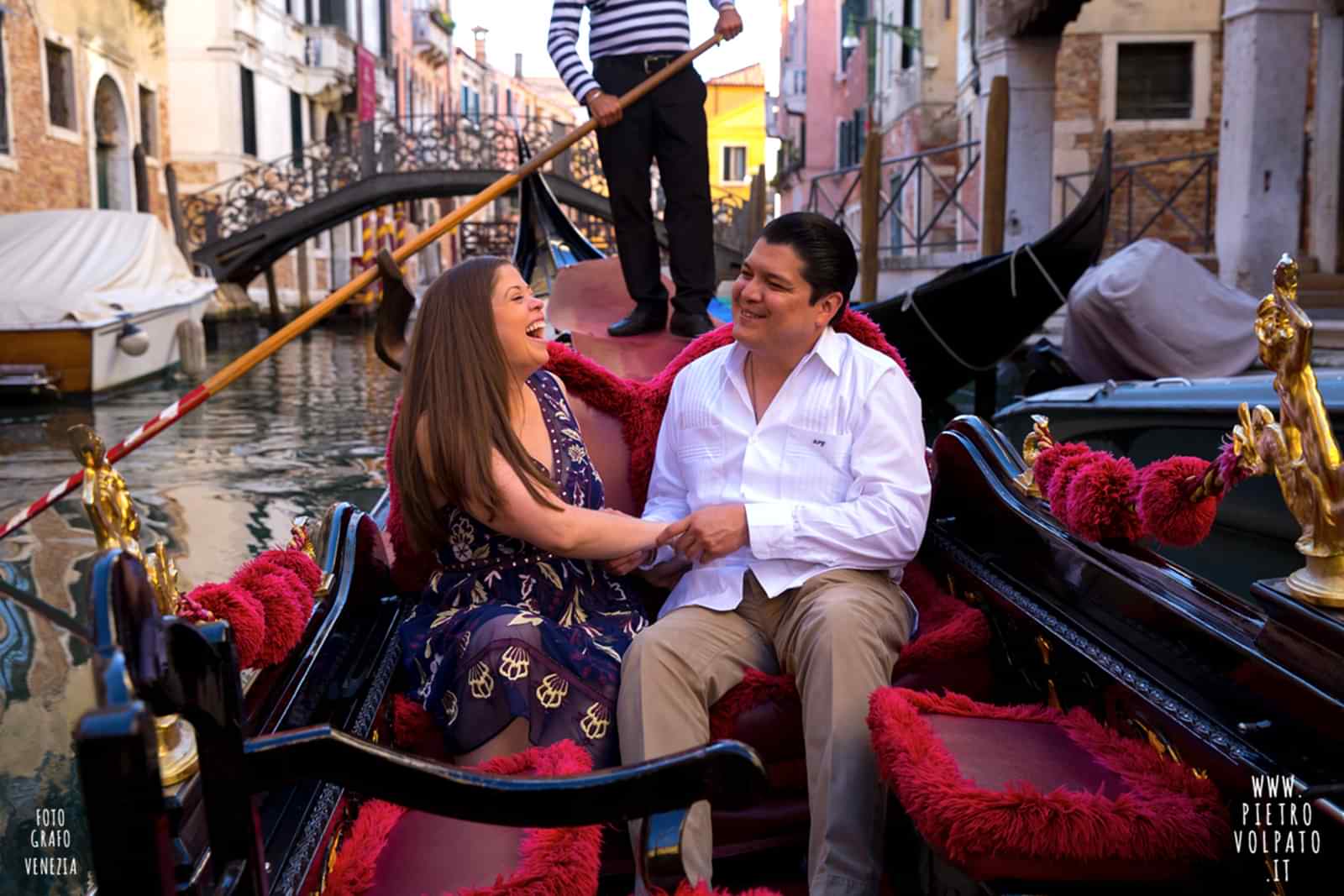 venezia fotografo fotografie fidanzamento innamorati vacanza romantica giro in gondola