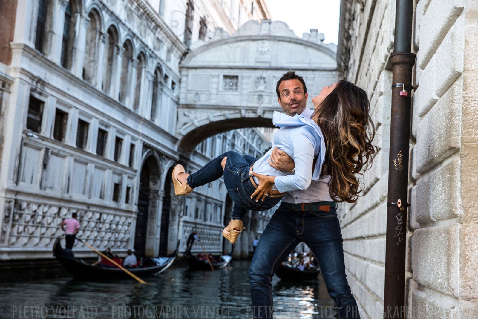 Servizio foto luna di miele a Venezia ~ fotografo a Venezia per il servizio foto viaggio di nozze ~ foto vacanza coppia a Venezia