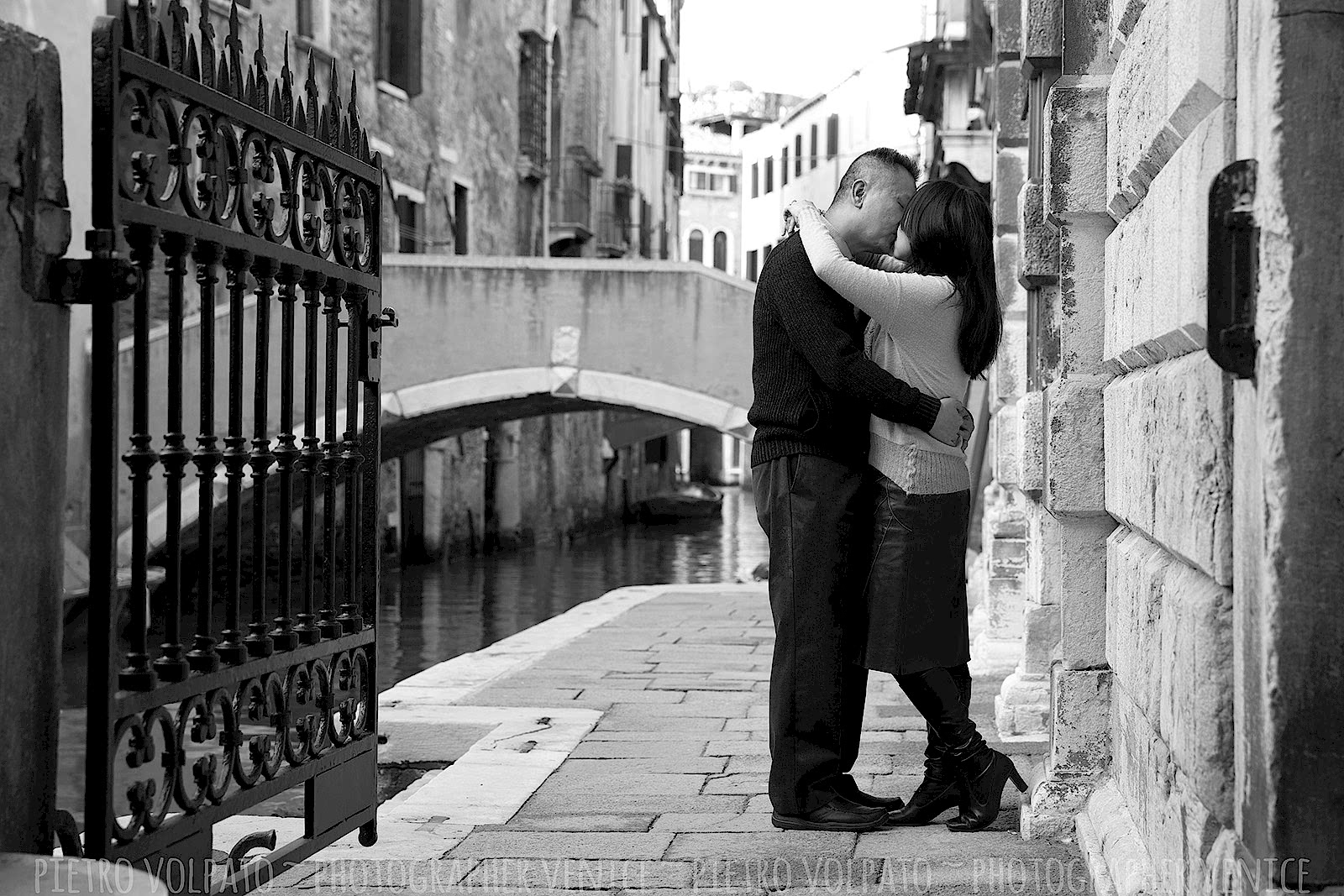 Servizio foto vacanza coppia a Venezia con fotografo professionista ~ Passeggiata e giro in gondola ~ Fotografo a Venezia