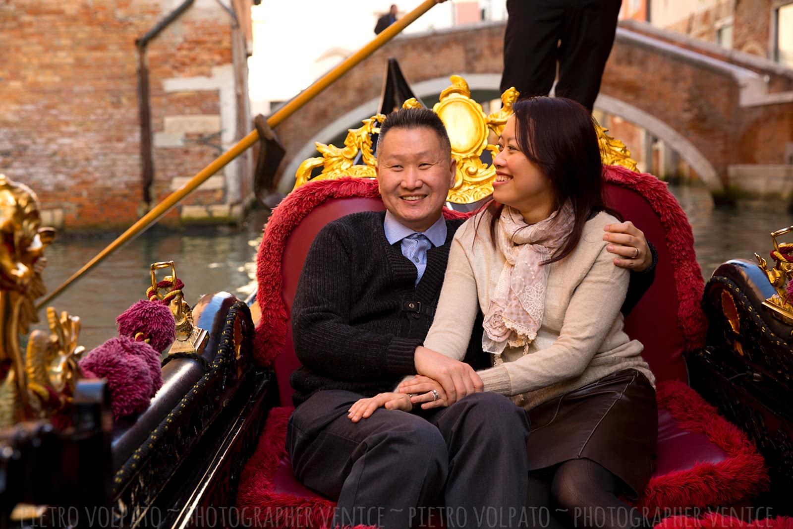 Servizio foto vacanza coppia a Venezia con fotografo professionista ~ Passeggiata e giro in gondola ~ Fotografo a Venezia