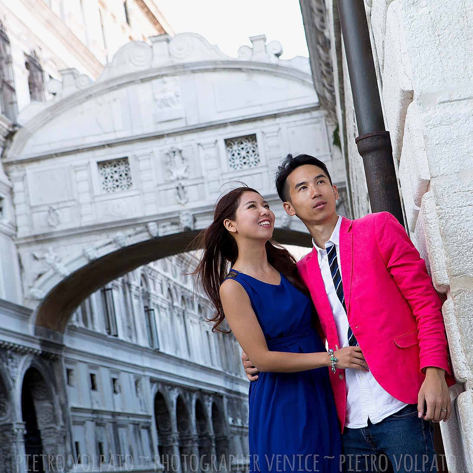 Venezia servizio foto vacanza coppia con fotografo professionista ~ Fotografie romantiche e divertenti durante una passeggiata tour