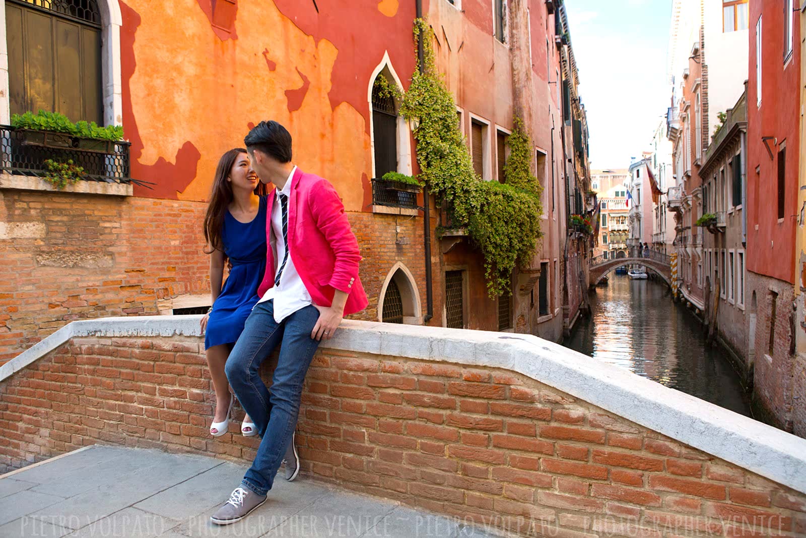 Venezia servizio foto vacanza coppia con fotografo professionista ~ Fotografie romantiche e divertenti durante una passeggiata tour