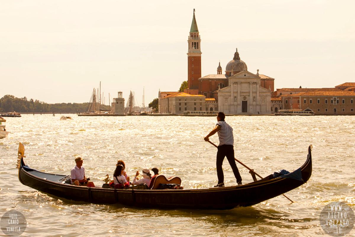 Fotografo professionista per corsi di fotografia e workshop foto personalizzati e individuali a Venezia durante una passeggiata