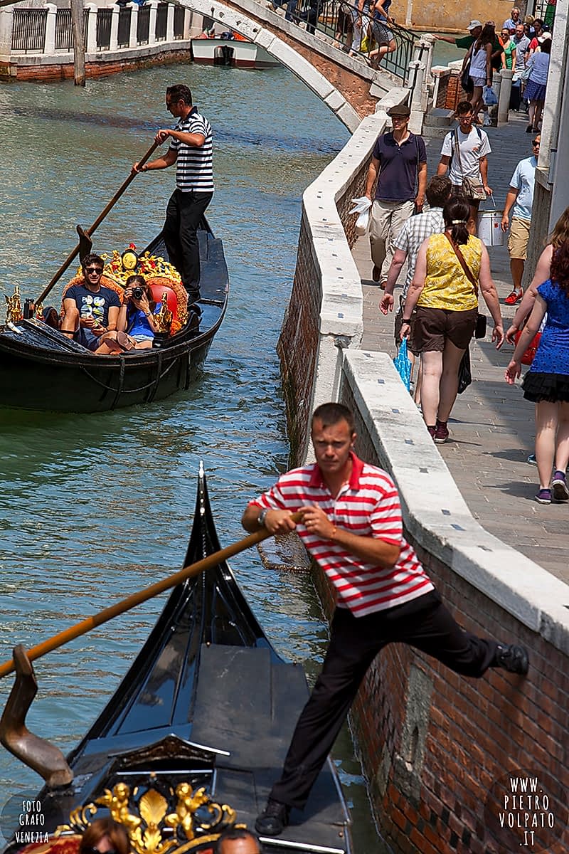 Fotografo professionista per corsi di fotografia e workshop foto personalizzati e individuali a Venezia durante una passeggiata