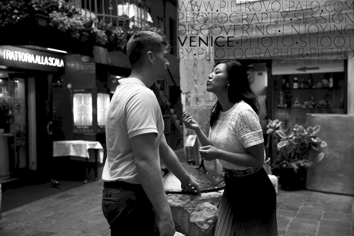 venezia fotografo per foto passeggiata innamorati