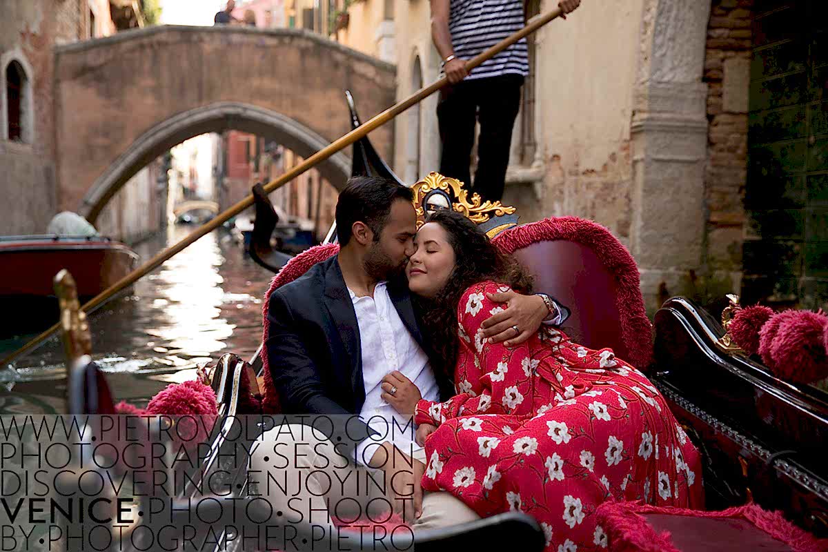 venezia servizio fotografico innamorati gondola