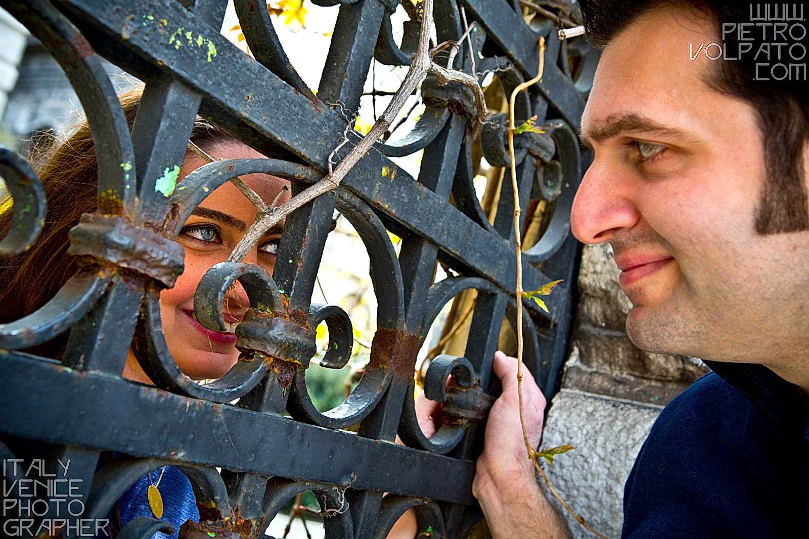 Photographer in Venice Italy for photography session during a walking tour ~ Romantic and fun Venice photo walk for couple vacation