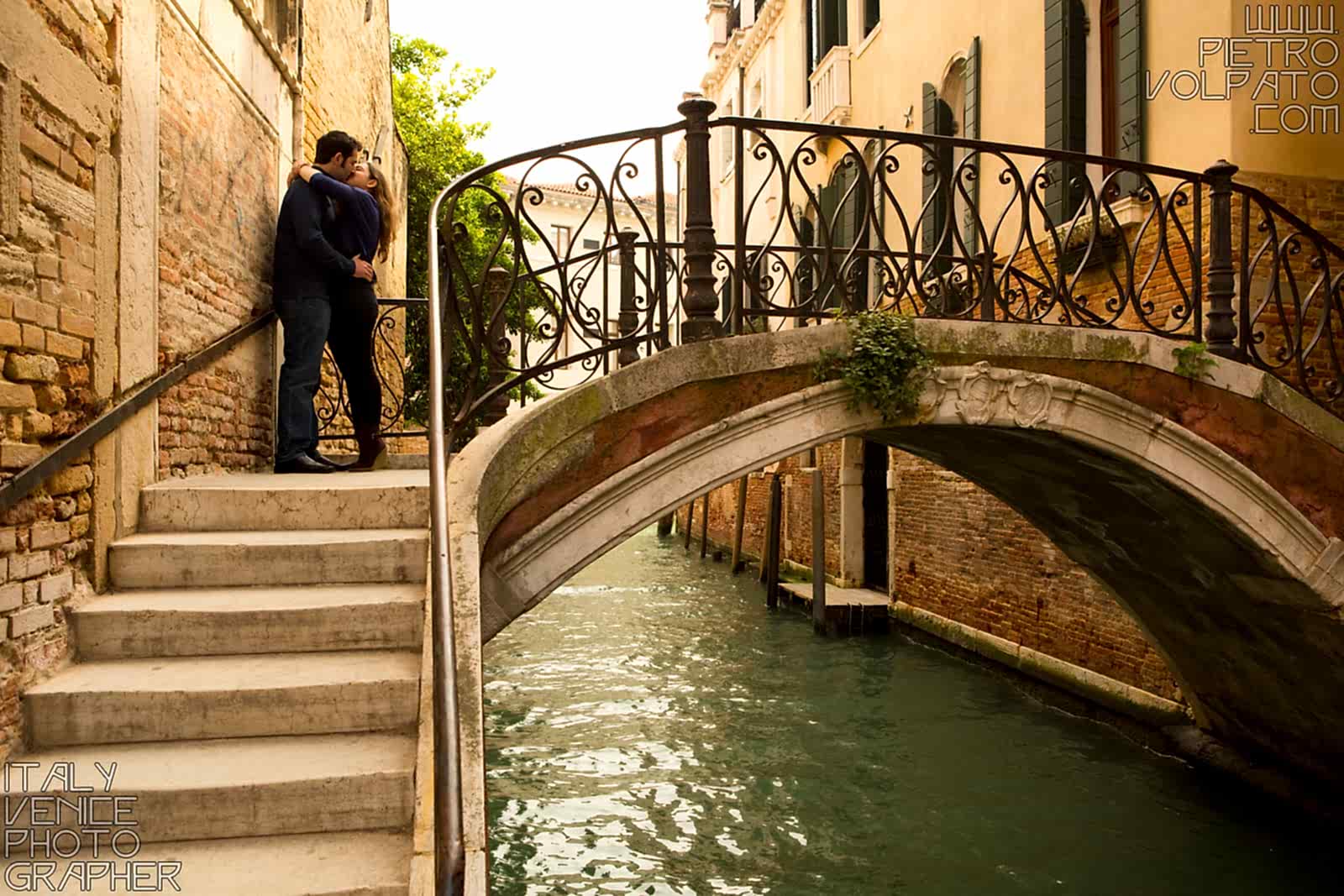 Photographer in Venice Italy for photography session during a walking tour ~ Romantic and fun Venice photo walk for couple vacation