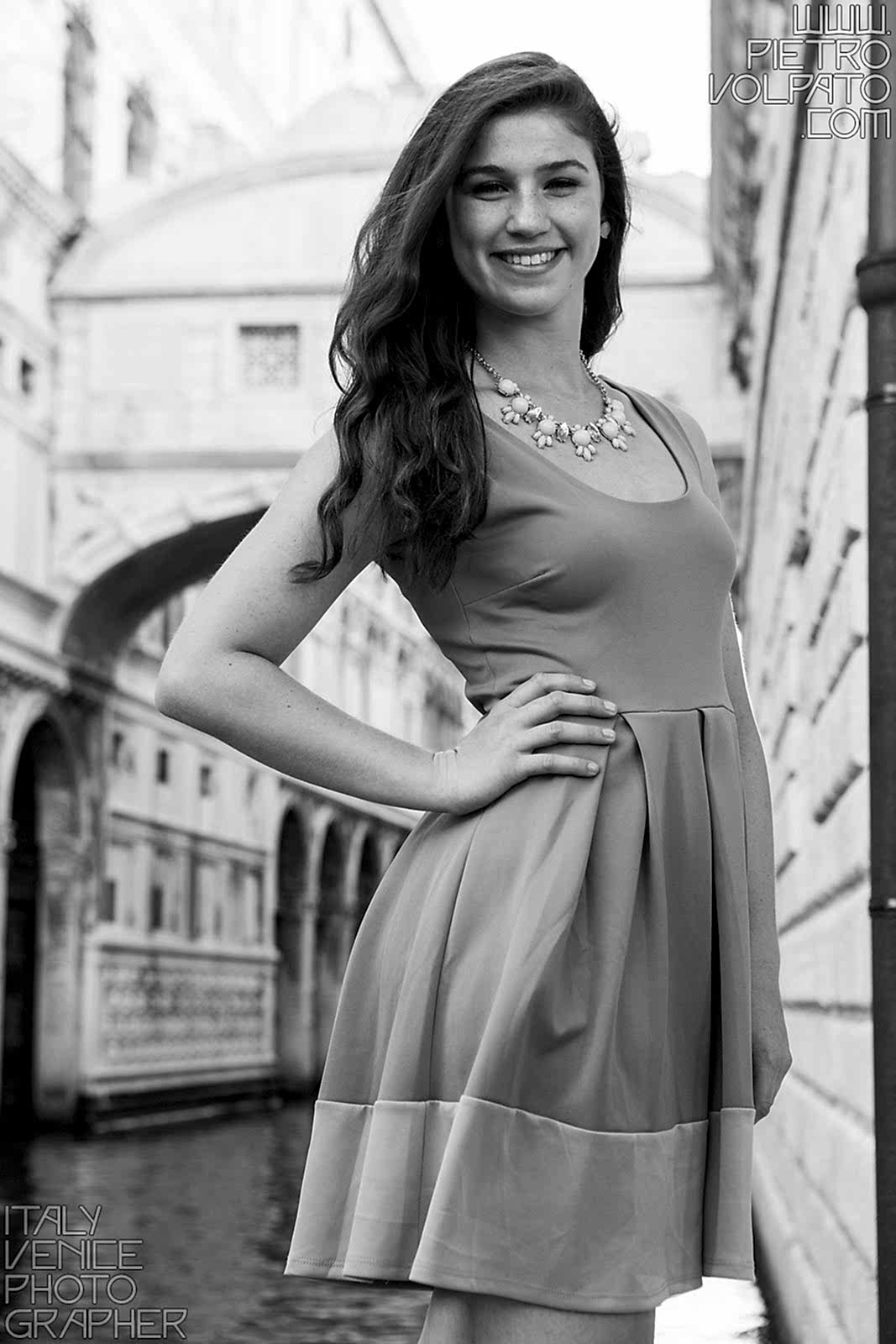 Professional photographer in Venice for senior portrait photography session - fashion photo shoot and tour in Venice