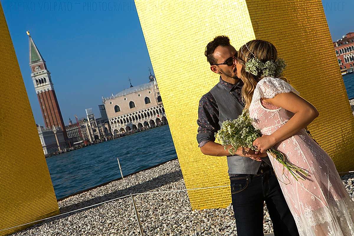 photographer venice italy couple photoshoot