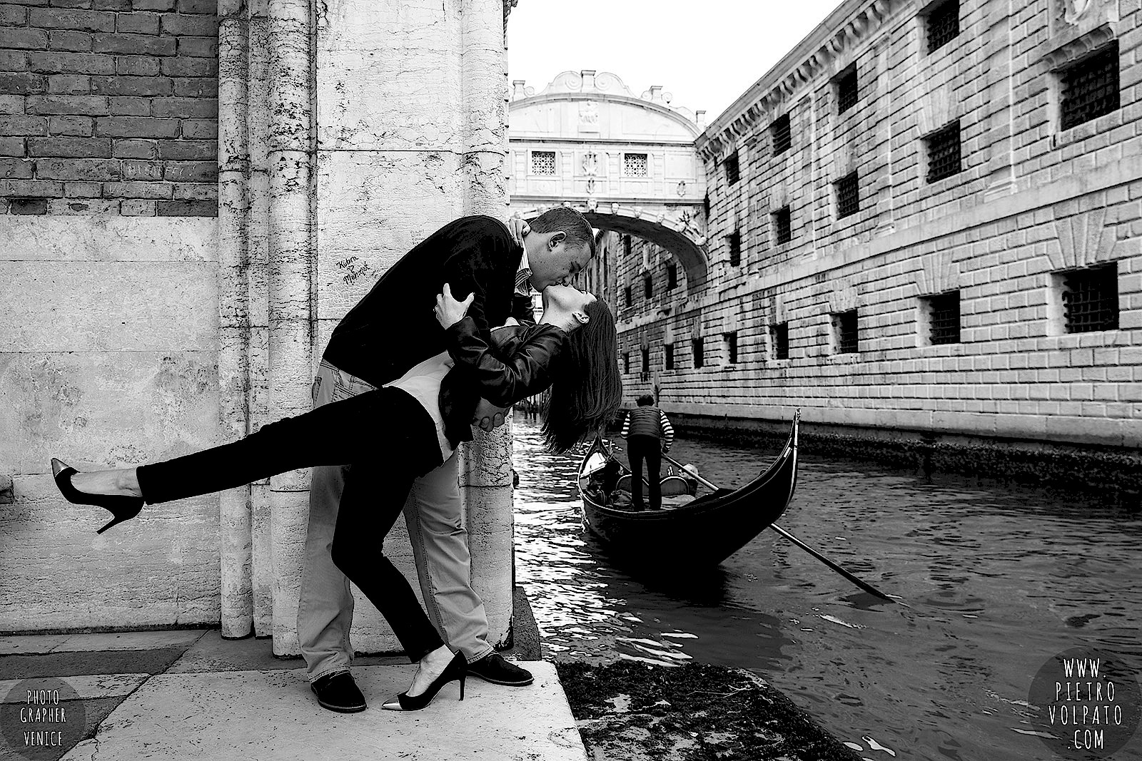 pre wedding love story photoshoot in venice italy photographer pietro volpato