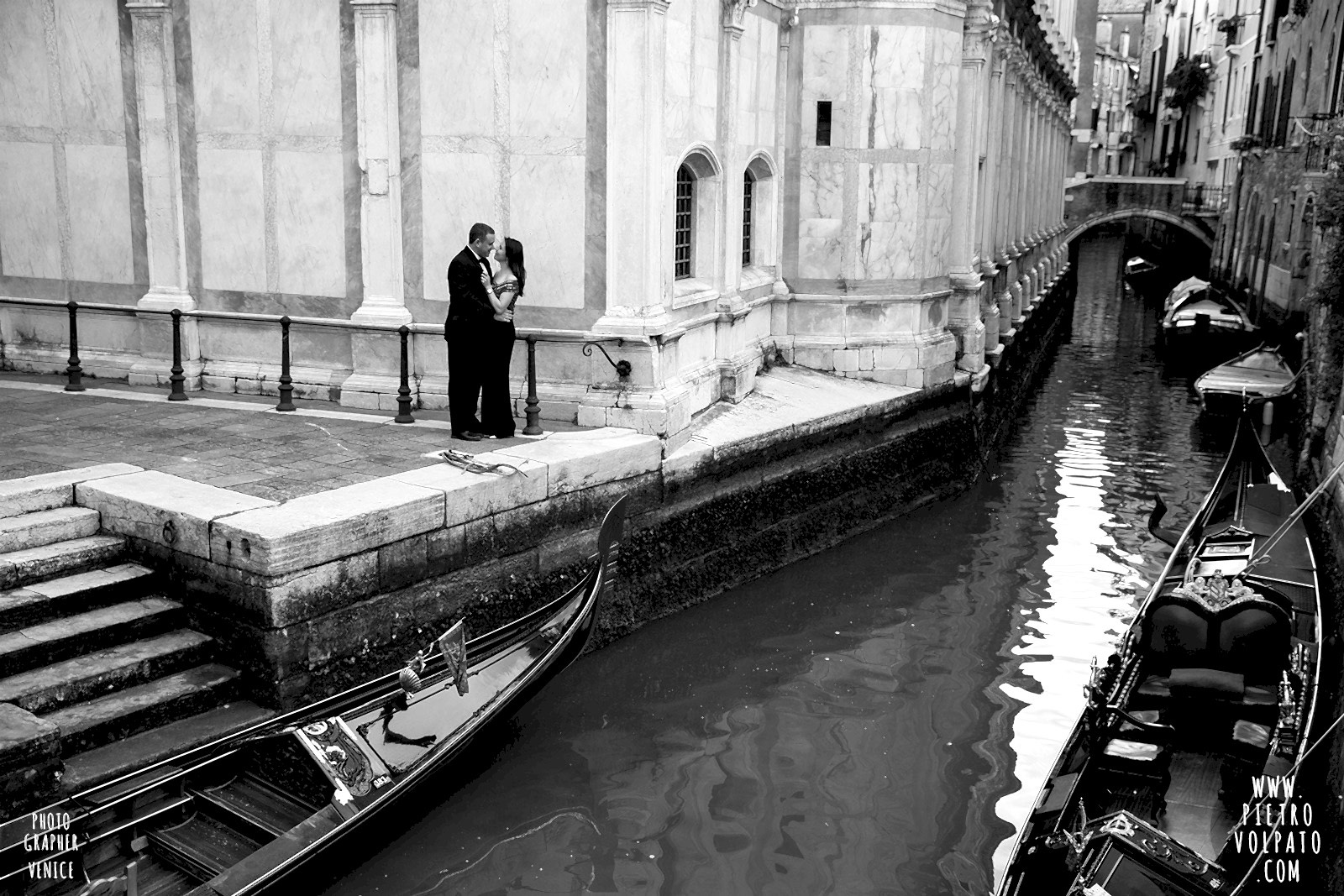 pre wedding love story photoshoot in venice italy photographer pietro volpato