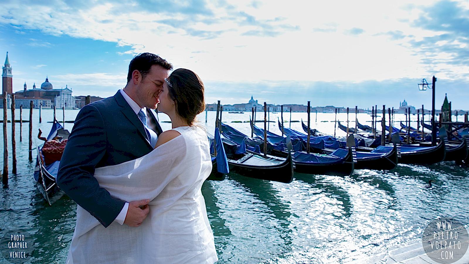 venice wedding photographer honeymoon photoshoot for couple romantic vacation tour