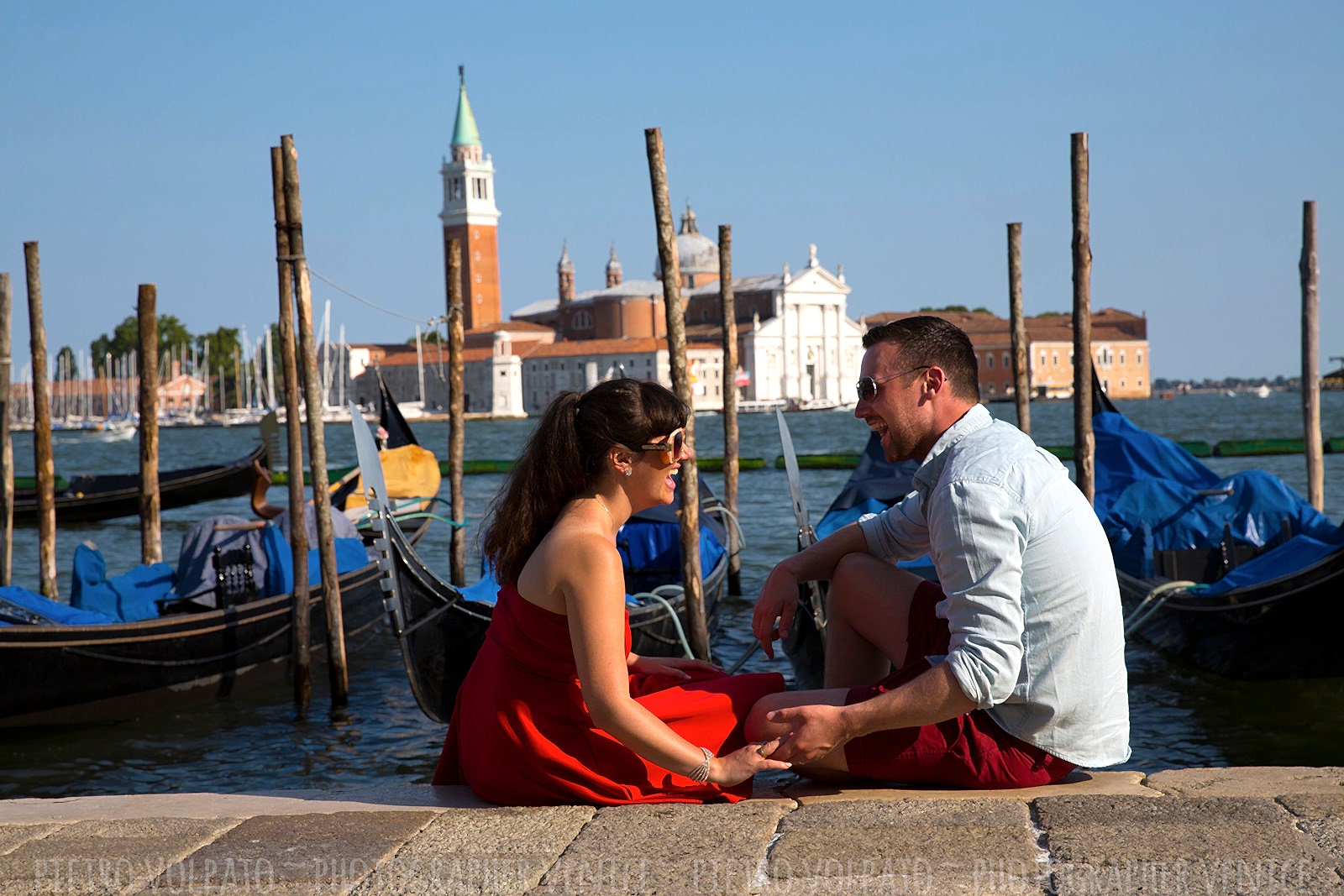 Venice couple photo session during a (romantic and fun) walking tour and gondola ride ~ Venice holiday photographer