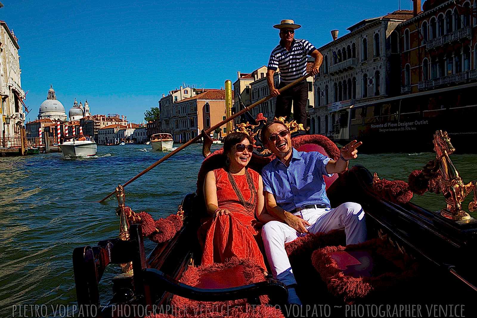 Photographer in Venice for romantic and fun photo shoot during a walking tour and gondola ride ~ Venice couple photo session