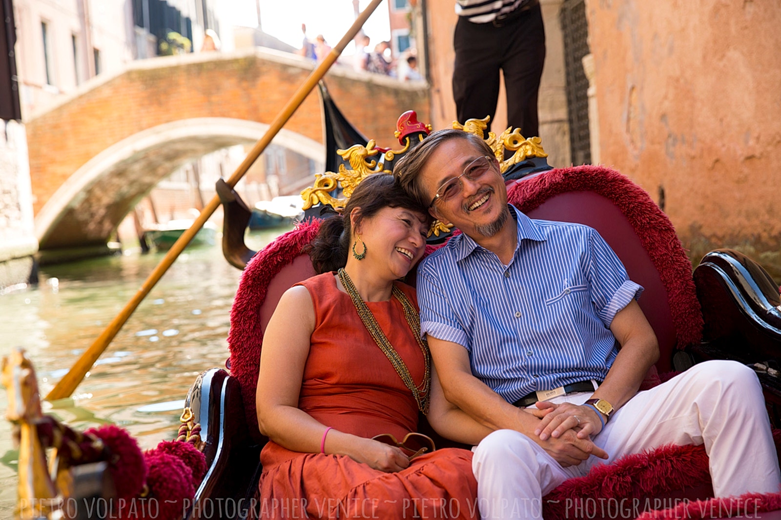 Photographer in Venice for romantic and fun photo shoot during a walking tour and gondola ride ~ Venice couple photo session