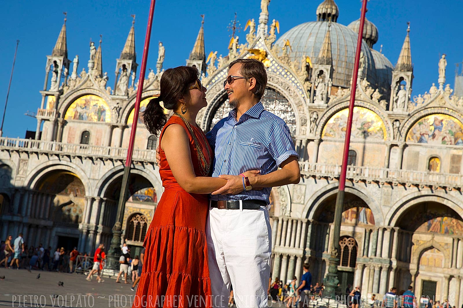 Photographer in Venice for romantic and fun photo shoot during a walking tour and gondola ride ~ Venice couple photo session