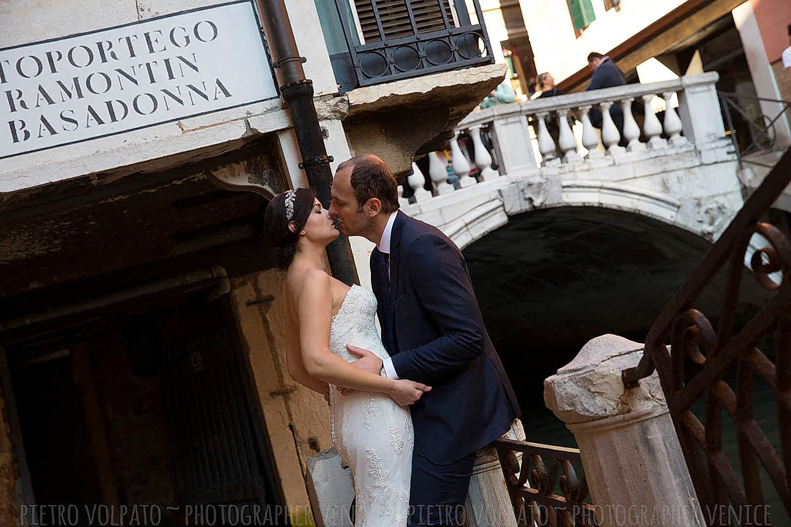 Photographer in Venice Italy for honeymoon photography session ~ Romantic pictures for couple vacation in Venice