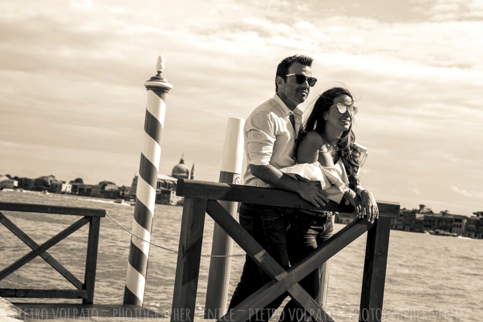 Photographer in Venice Italy for honeymoon photography session ~ Couple vacation photo walk in Venice ~ Romantic and fun pictures