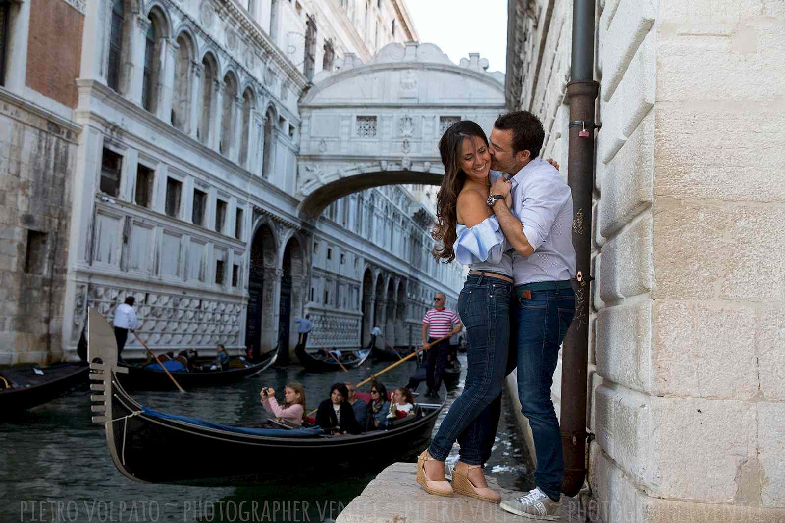 Photographer in Venice Italy for honeymoon photography session ~ Couple vacation photo walk in Venice ~ Romantic and fun pictures