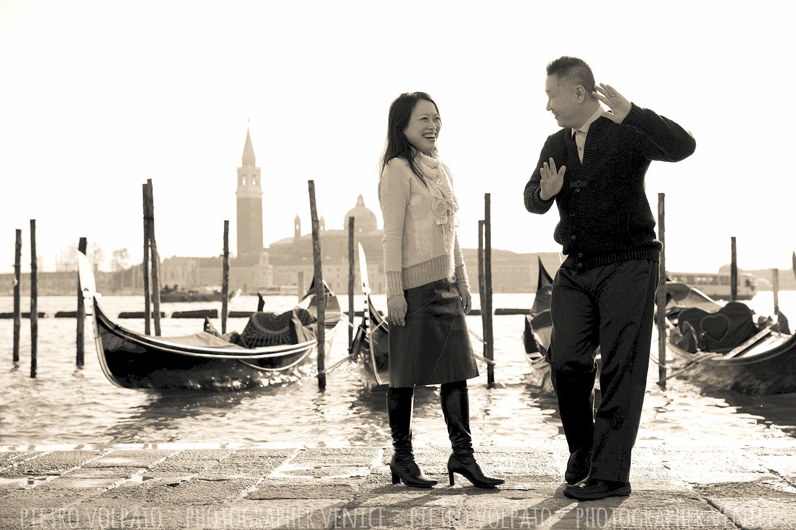 Couple photo shoot in Venice with photographer ~ Vacation photography session and tour in Venice ~ Photographer in Venice