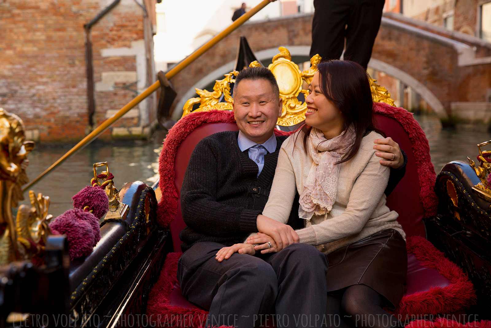 Couple photo shoot in Venice with photographer ~ Vacation photography session and tour in Venice ~ Photographer in Venice