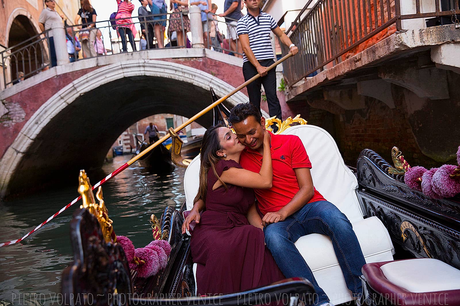 Venice photographer for vacation photo shoot and tour ~ Couple romantic and fun photos ~ Venice photo walk and gondola ride