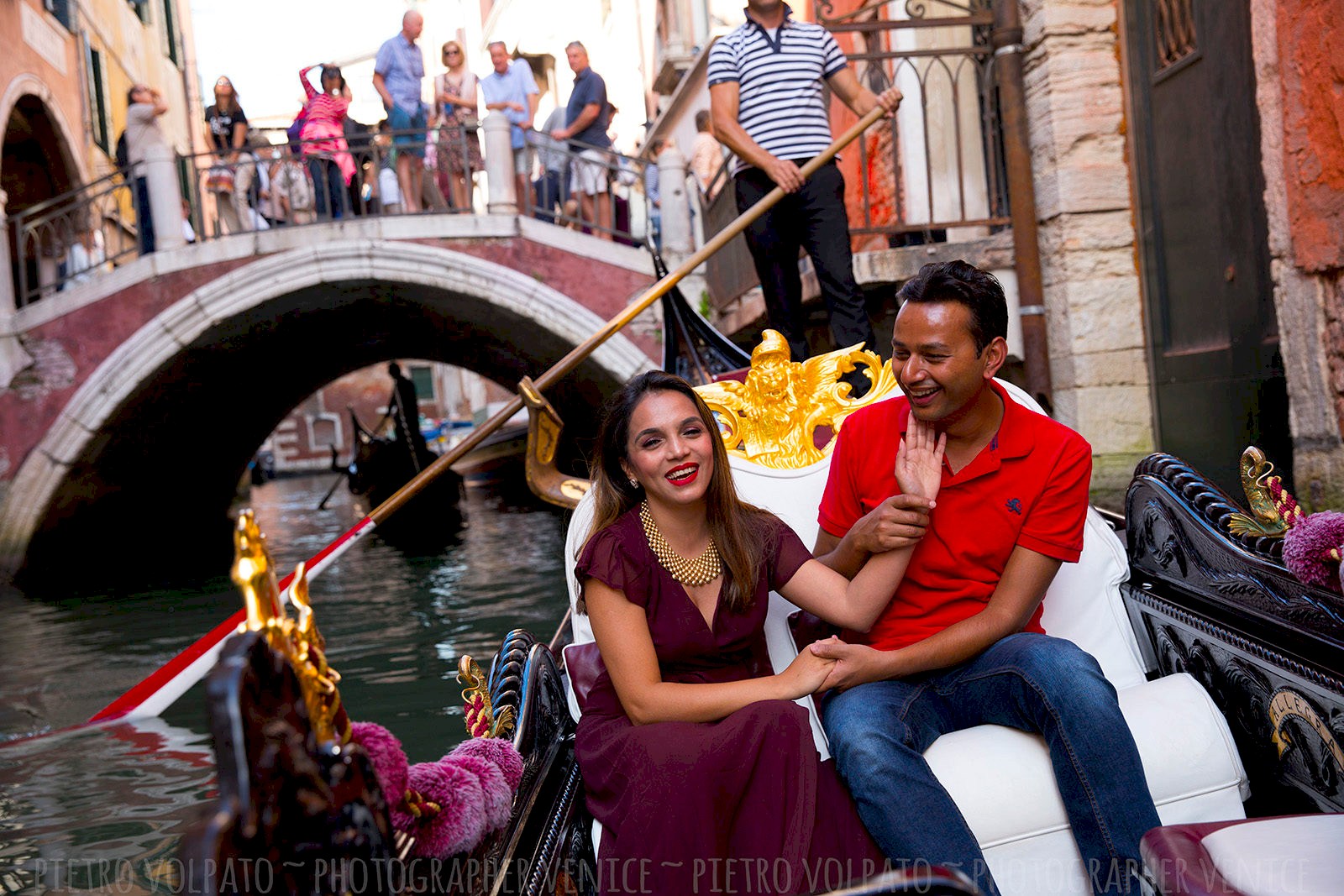 Venice photographer for vacation photo shoot and tour ~ Couple romantic and fun photos ~ Venice photo walk and gondola ride