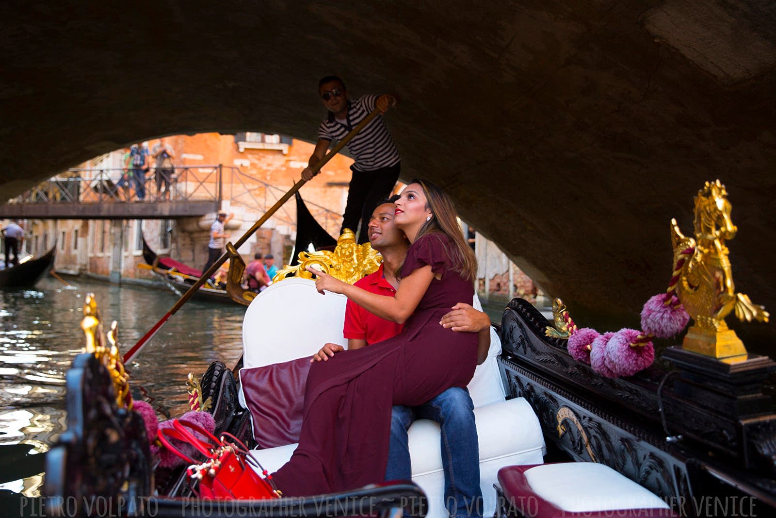 Venice photographer for vacation photo shoot and tour ~ Couple romantic and fun photos ~ Venice photo walk and gondola ride