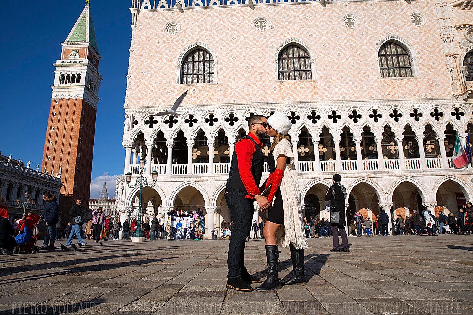 photographer venice love story vacation photos