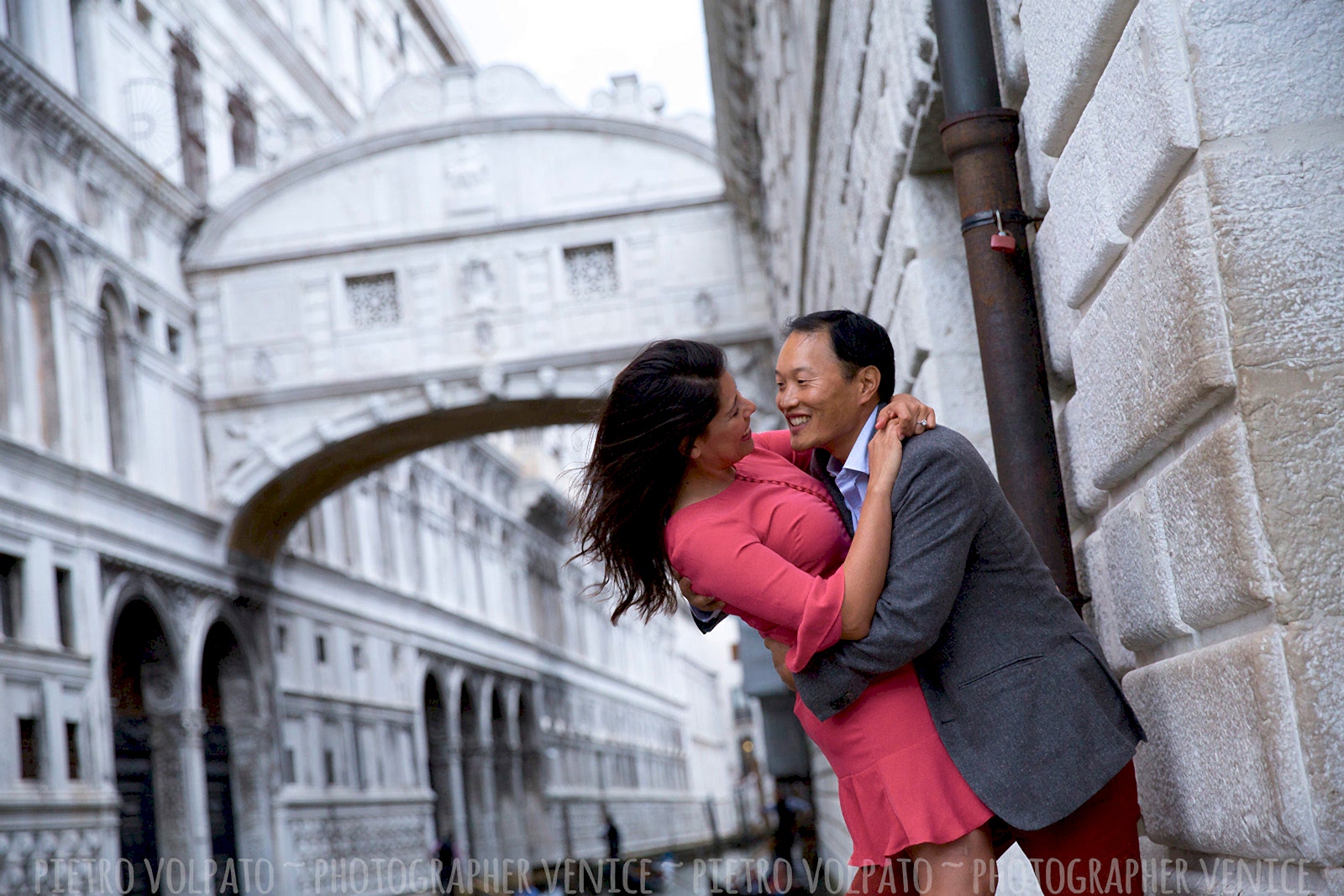 Venice couple photo shoot and walking tour with professional photographer ~ Vacation photographer in Venice