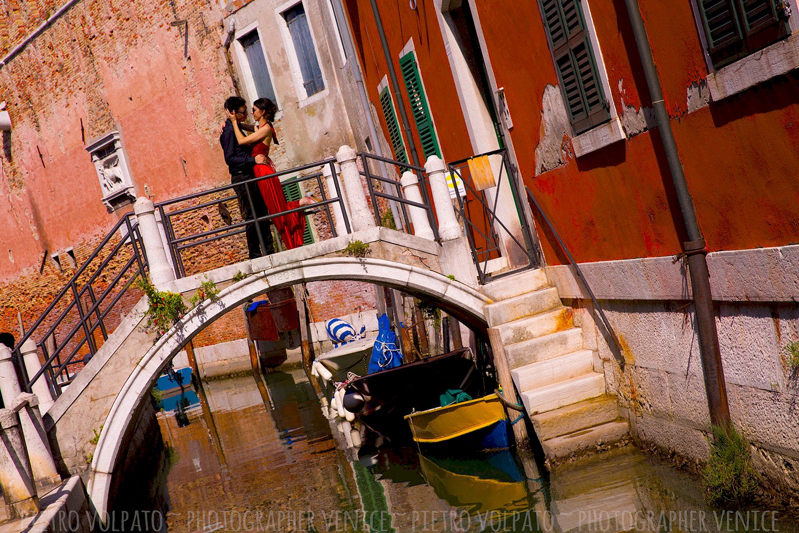 Photographer in Venice Italy for honeymoon photo shoot during a walking tour ~ Couple vacation photography session