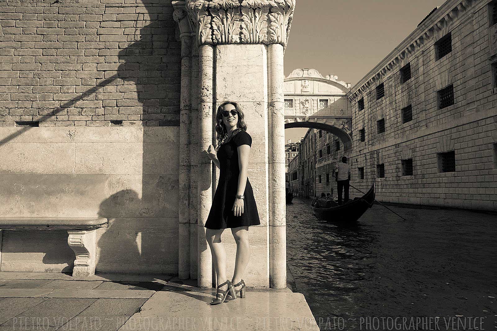 Portrait and vacation photography session in Venice with professional photographer ~ Venice photo walk for solo traveler