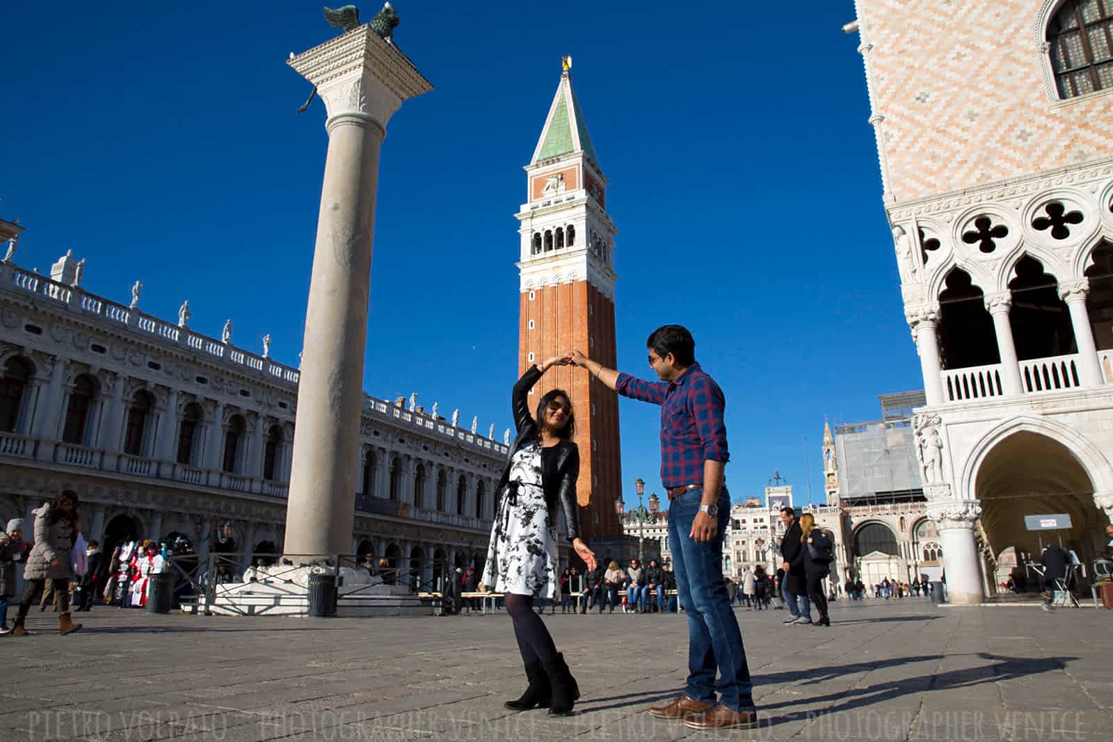 Photographer in Venice Italy for couple vacation photo shoot during an amazing walking tour and gondola ride