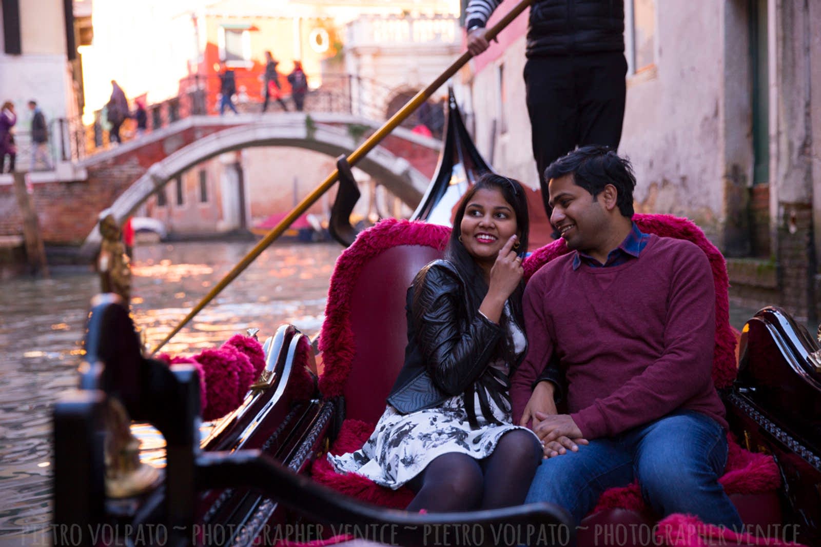 Photographer in Venice Italy for couple vacation photo shoot during an amazing walking tour and gondola ride