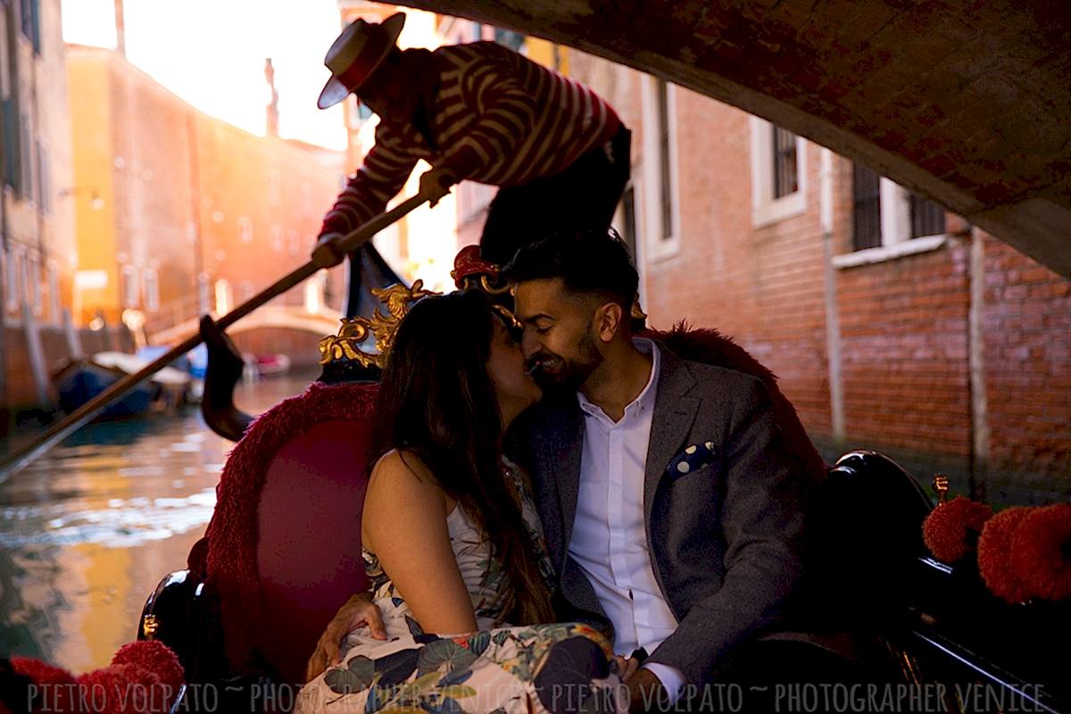 Venice couple photo shoot with professional photographer