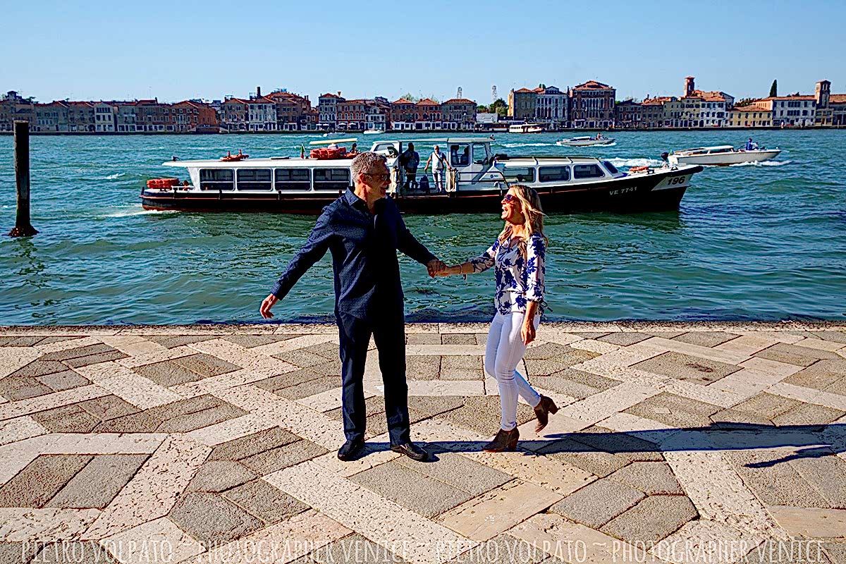 venice couple photoshoot and tour