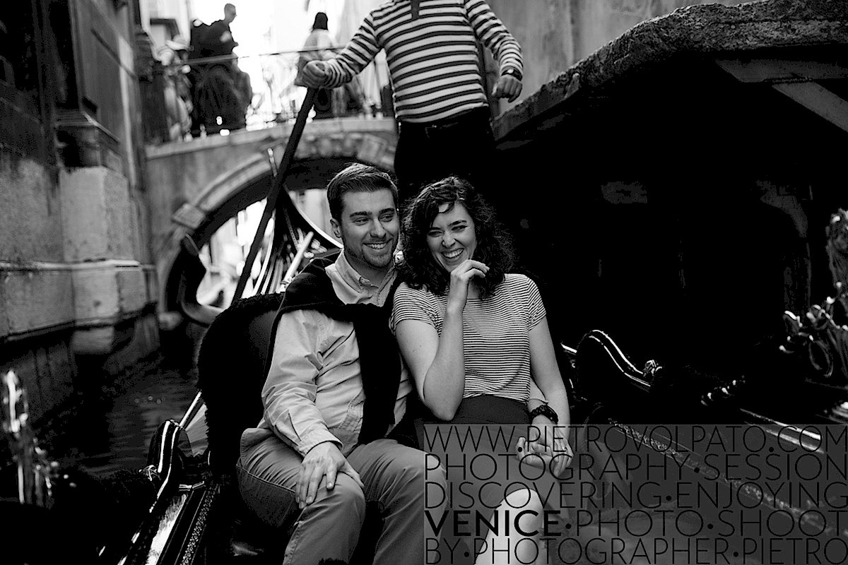 photographer venice gondola photo tour