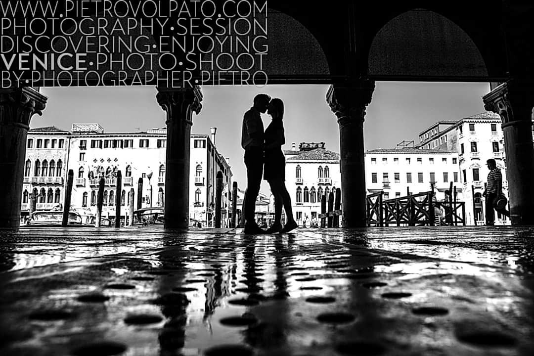 Couple Photoshoot in Venice by Photographer Pietro Volpato