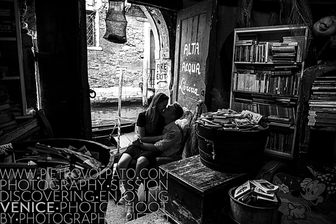 Couple Photoshoot in Venice by Photographer Pietro Volpato