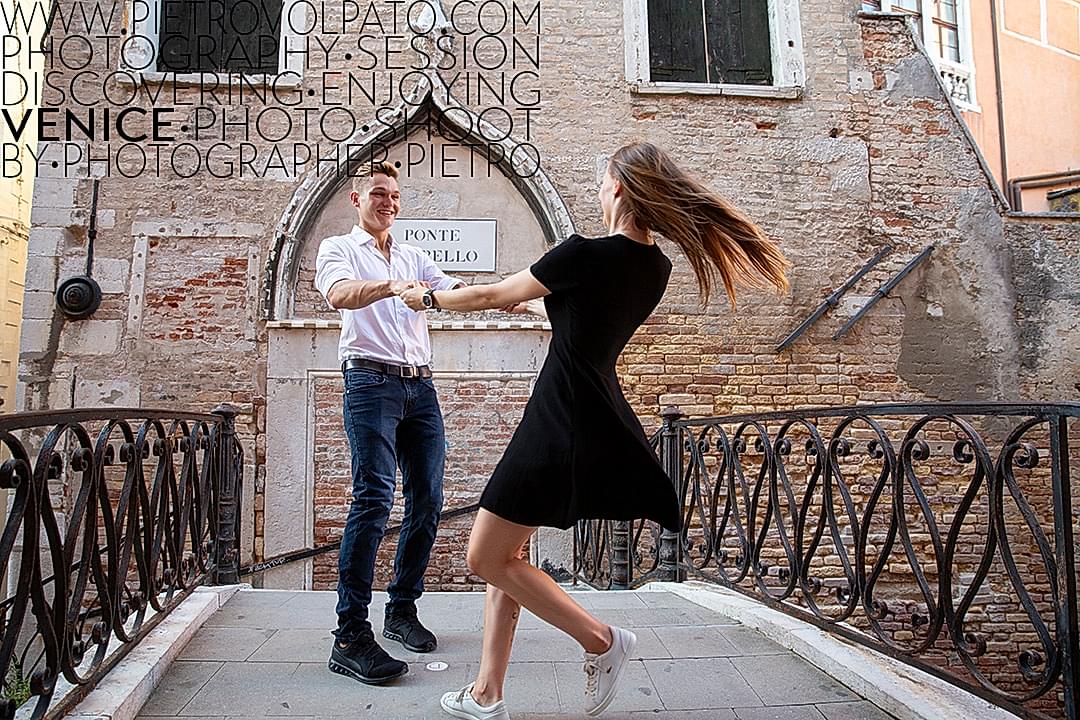 Couple Photoshoot in Venice by Photographer Pietro Volpato