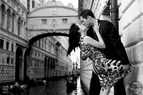 Venice Honeymoon Photo Shoot and Tour