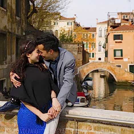 Photographer for Venice couple photo session and tour