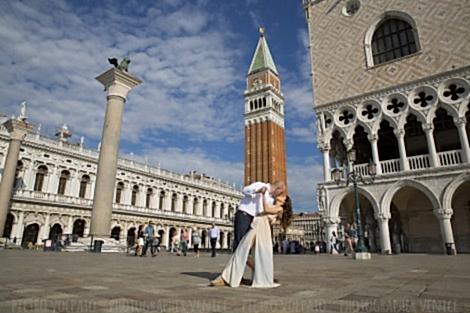 Venice Photographer for Honeymoon Photo Session & Tour