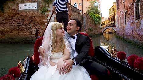 Photographer for Venice Honeymoon Photo Shoot