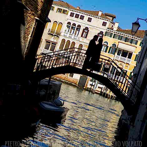 Photographer in Venice for Romantic Couple Pictures